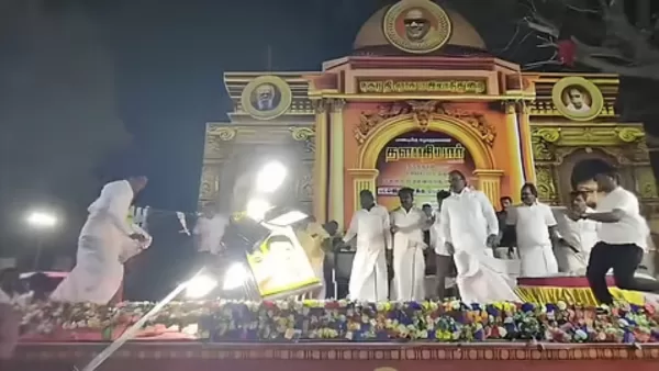 மயிலாடுதுறையில் தி.மு.க. பொதுக்கூட்டத்தில் நடந்த பரபரப்பு சம்பவம்: ஆ.ராசா நூலிழையில் உயிர் தப்பினார் 1 Untitled design 58